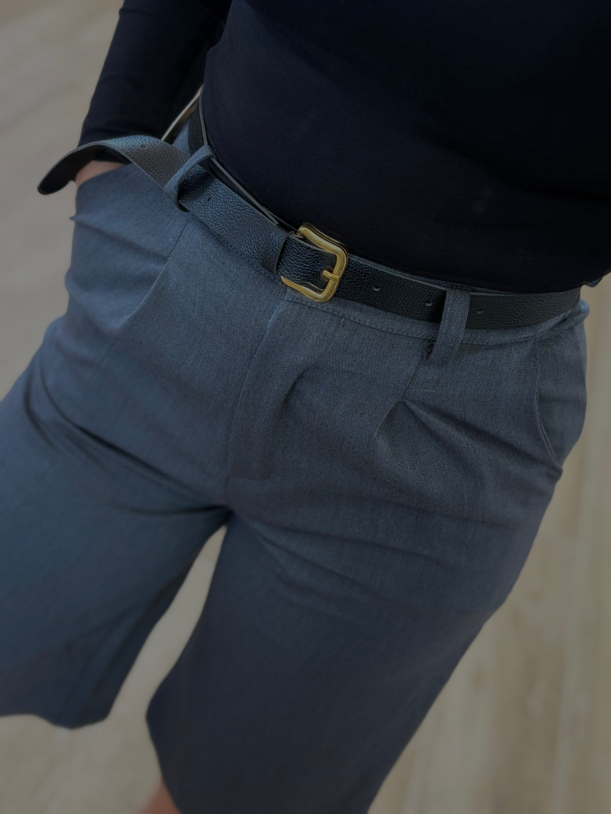 Bermudas gris oscuro